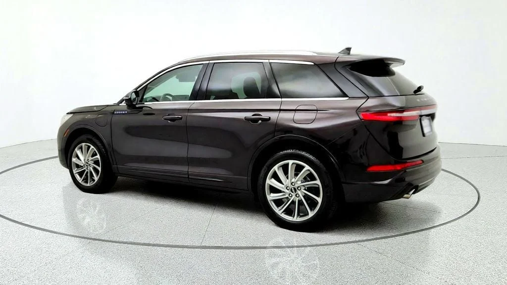 Used 2023 Crystal Red Metallic Premium Clearcoat Lincoln Grand Touring AWD image 7