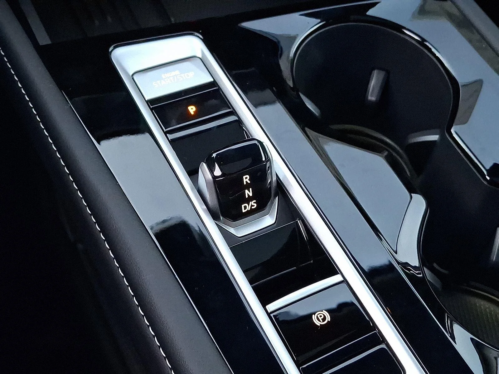 2026 Volkswagen Atlas SE w/Tech - Photo 14