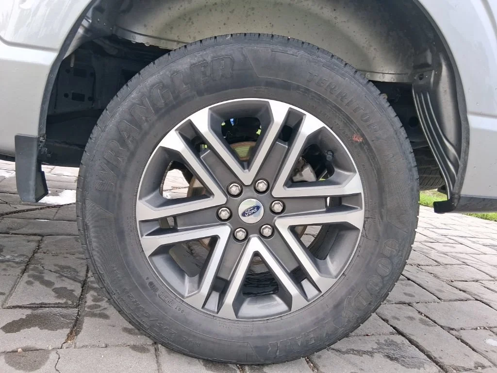 Used 2023  Ford XL image 19