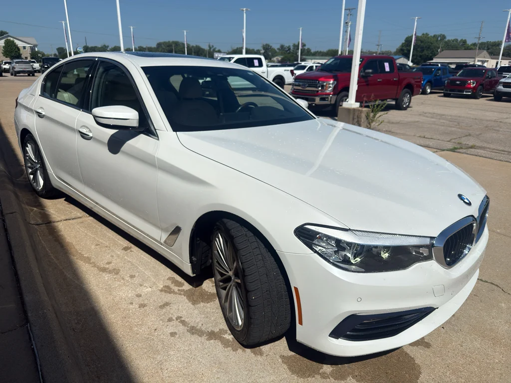 Used 2018 Mineral White Metallic BMW 530i xDrive image 4