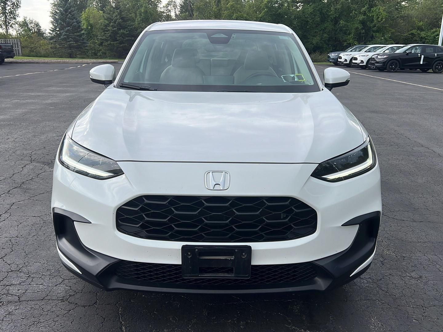 Used 2025 Platinum White Pearl Honda LX image 3
