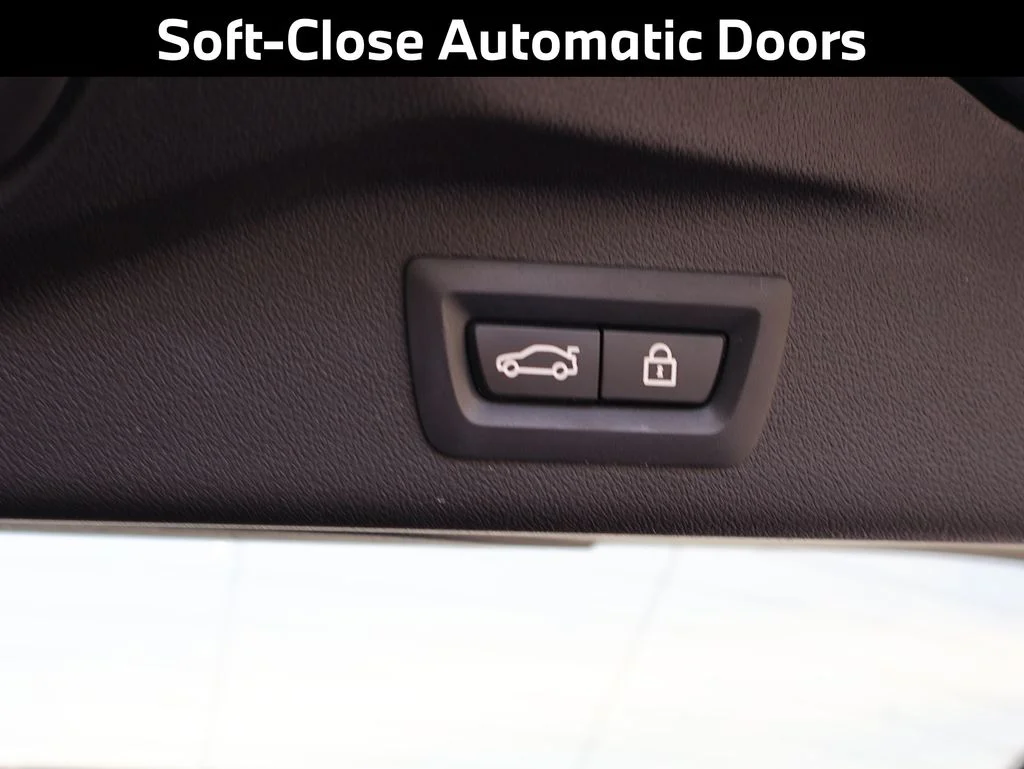 Used 2021 Black BMW xDrive40i image 13