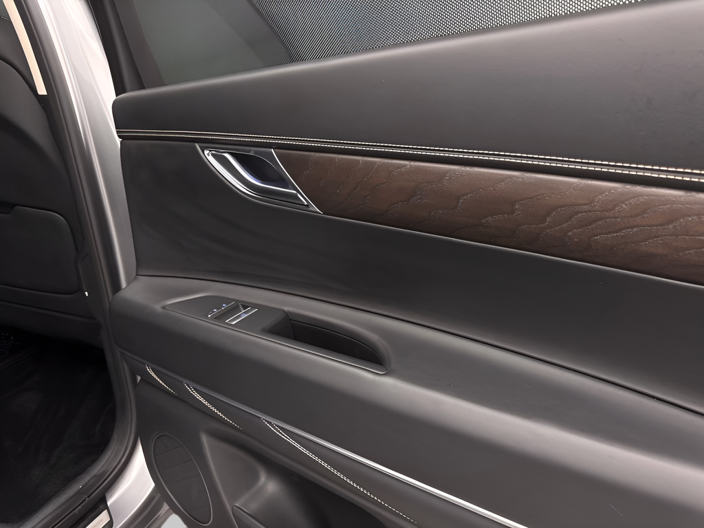 Used 2024 Silver Genesis 2.5T image 17