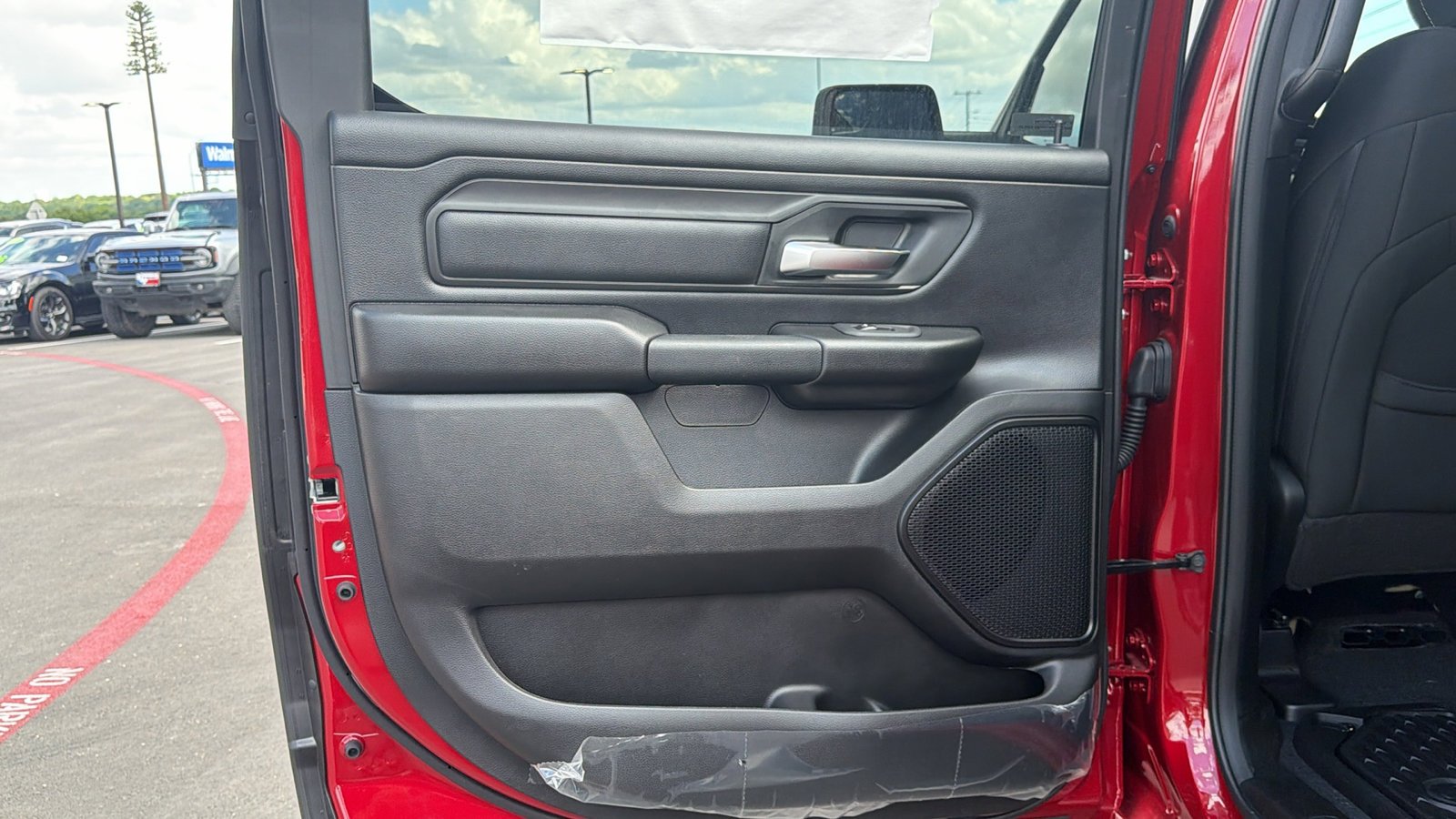New 2026 Molten Red Pearl-Coat Exterior Paint RAM Tradesman image 14