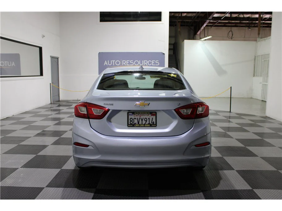 Used 2018 Arctic Blue Metallic Chevrolet LT image 5