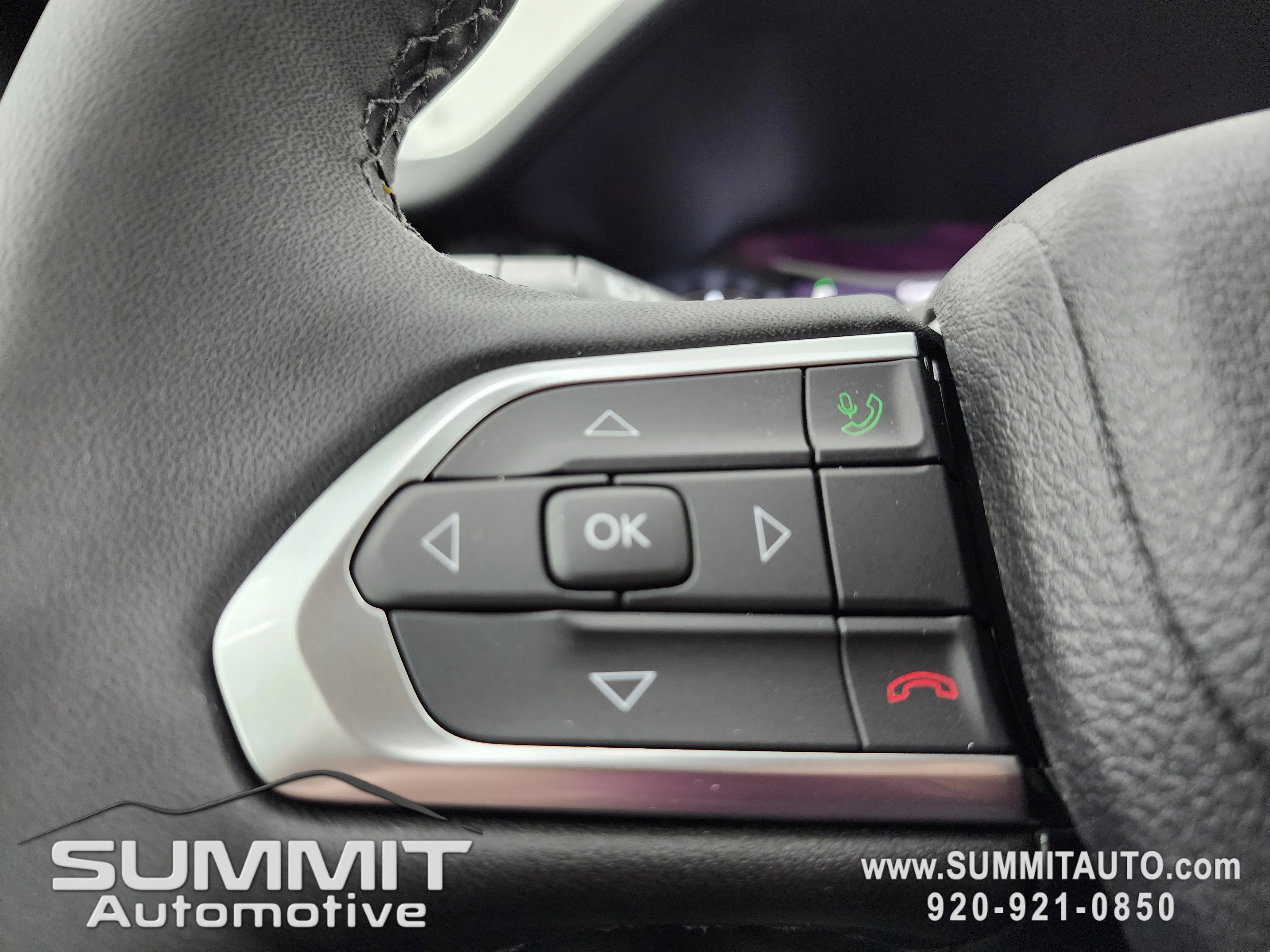 New 2026 Diamond Black Crystal Pearlcoat Jeep Latitude image 14