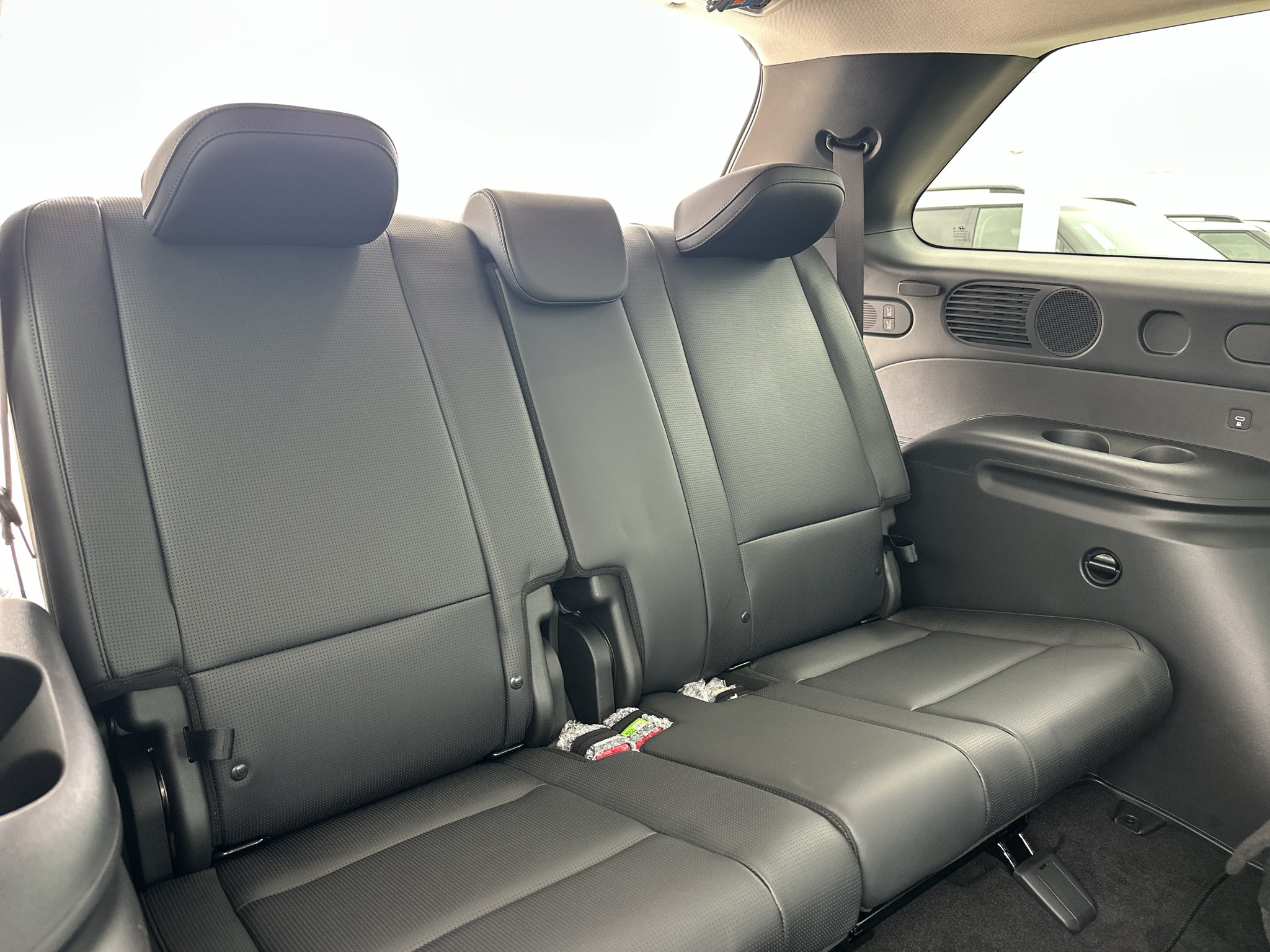 New 2027 Creamy White Pearl Hyundai SEL 7P image 39