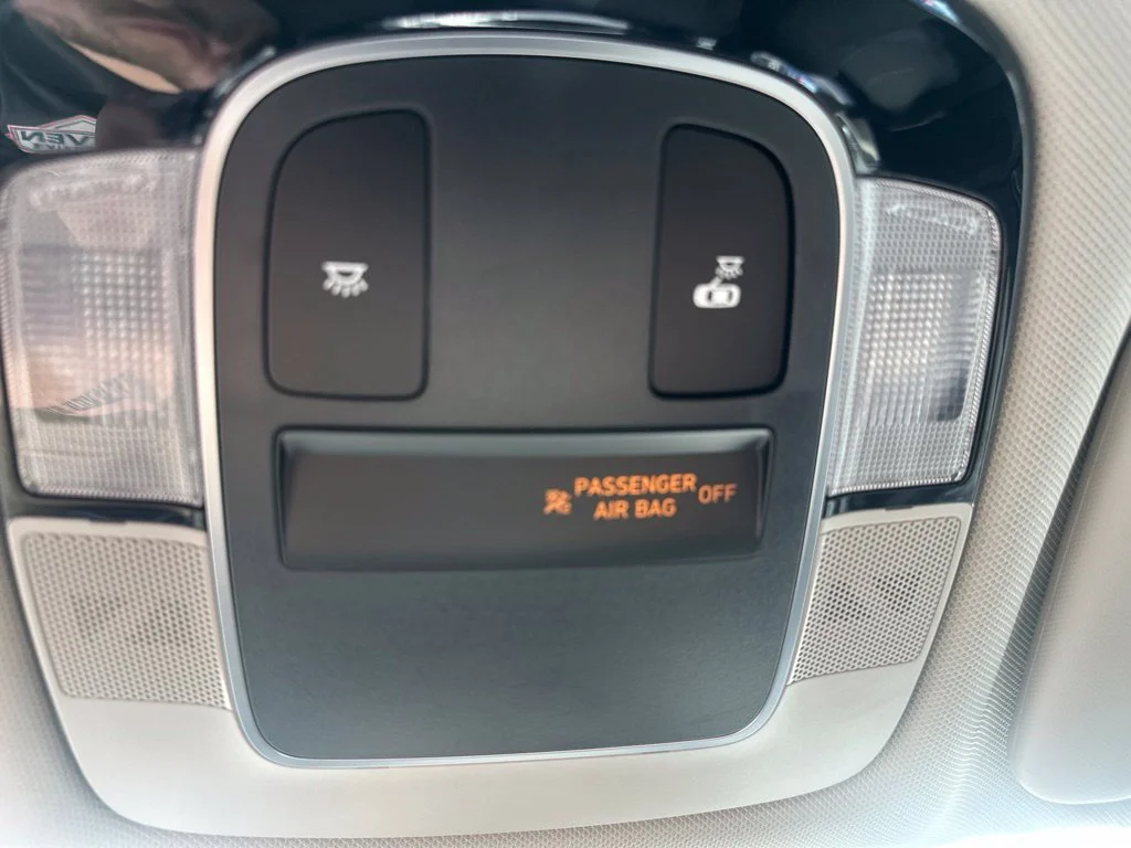 Used 2022 Silver Hyundai SE image 25