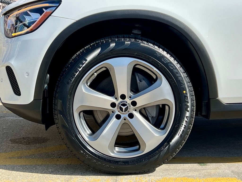 Certified Used 2022  Mercedes-Benz GLC 300 image 10