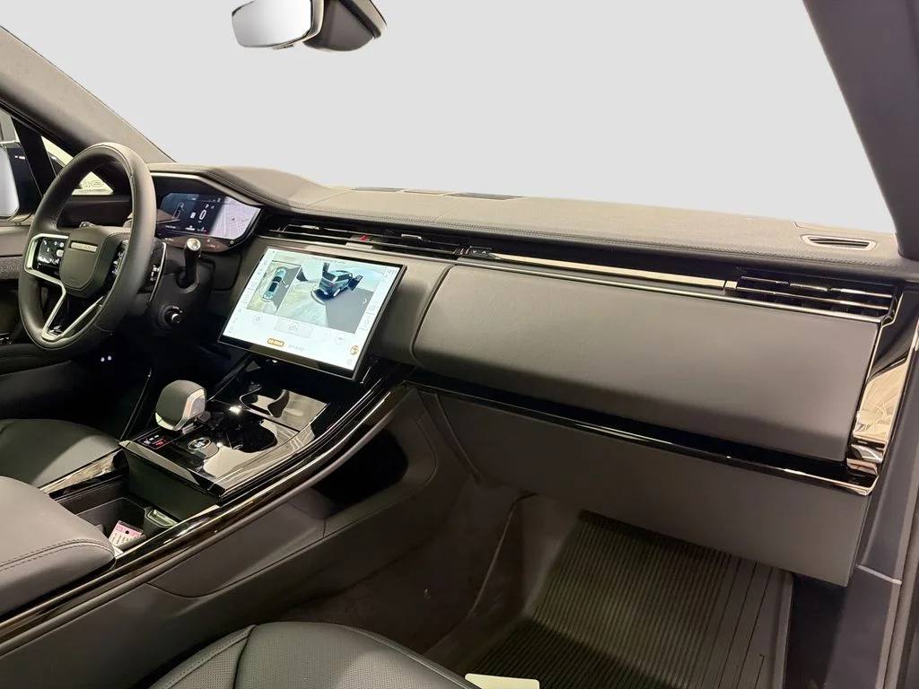 New 2026 Carpathian Gray Premium Metallic Land Rover SE image 30