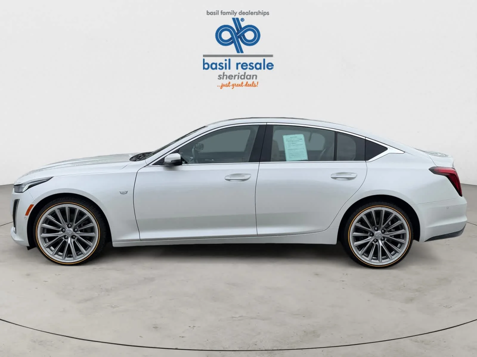 Used 2024 WH Cadillac Premium Luxury image 3