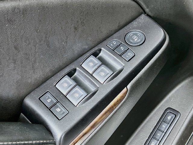 2018 Chevrolet Suburban LT - Photo 9