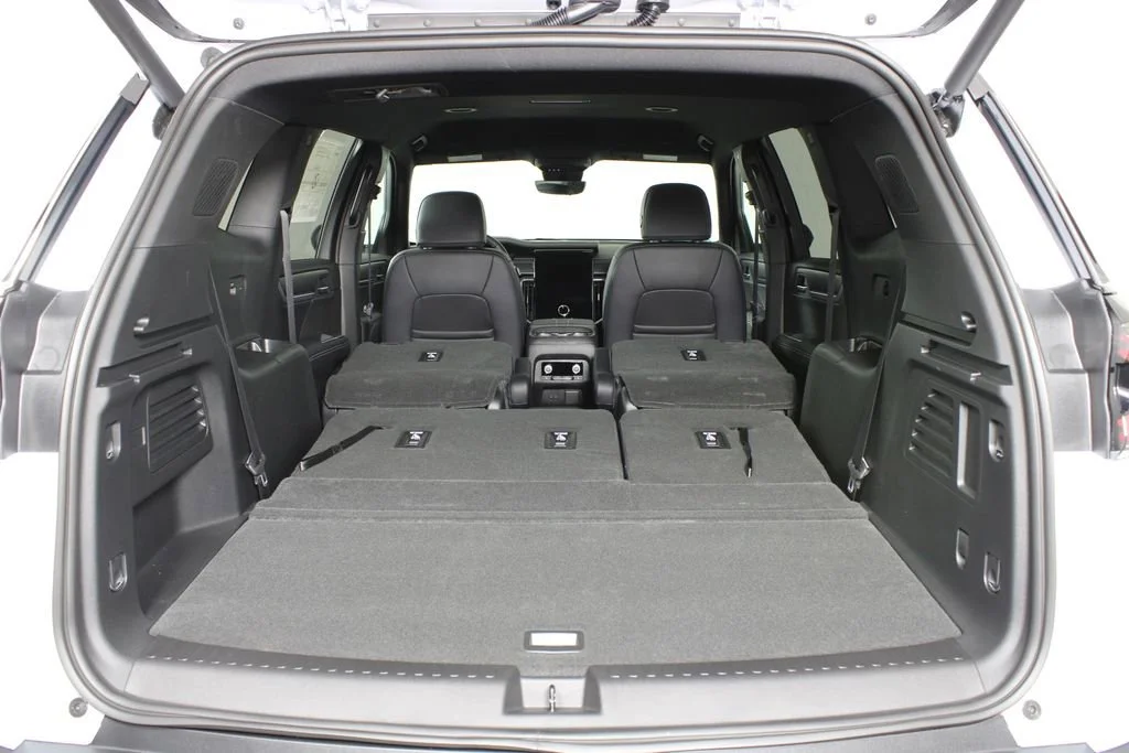 New 2026 Glacier White Tricoat GMC Elevation image 9