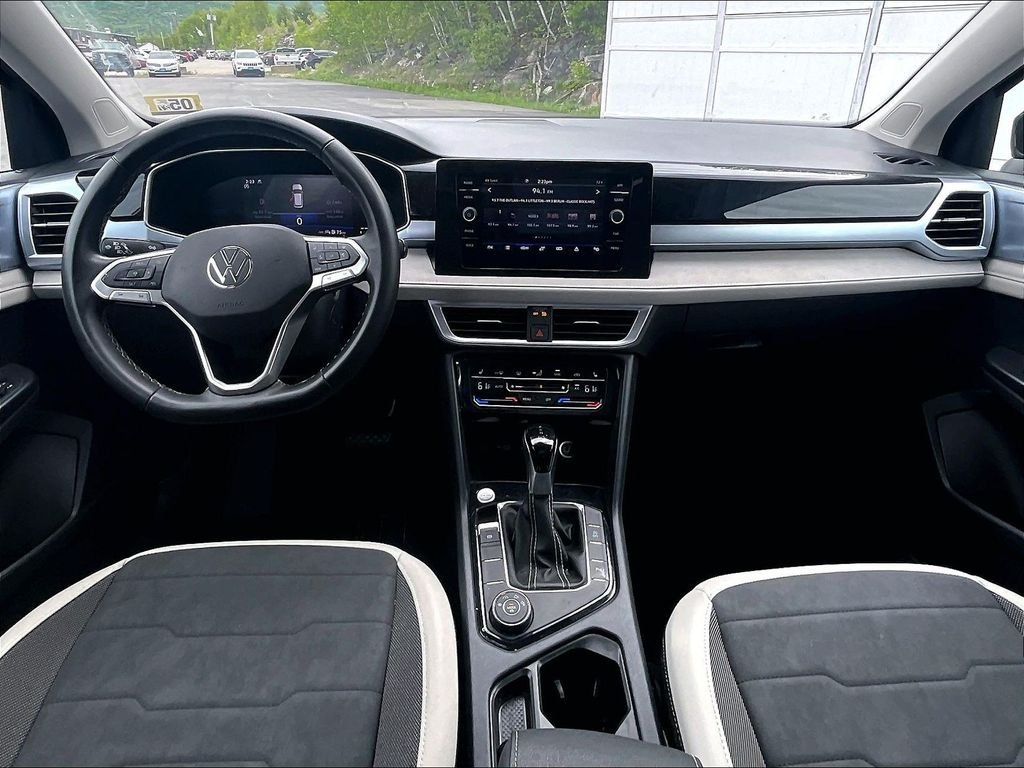 Used 2025 Pure White Volkswagen 1.5T SE image 21