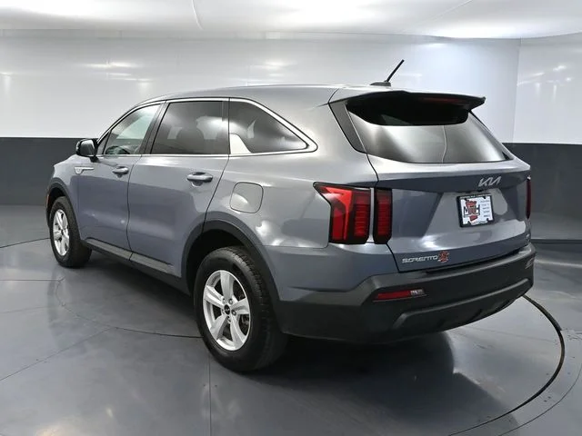 2023 Kia Sorento LX - Photo 8