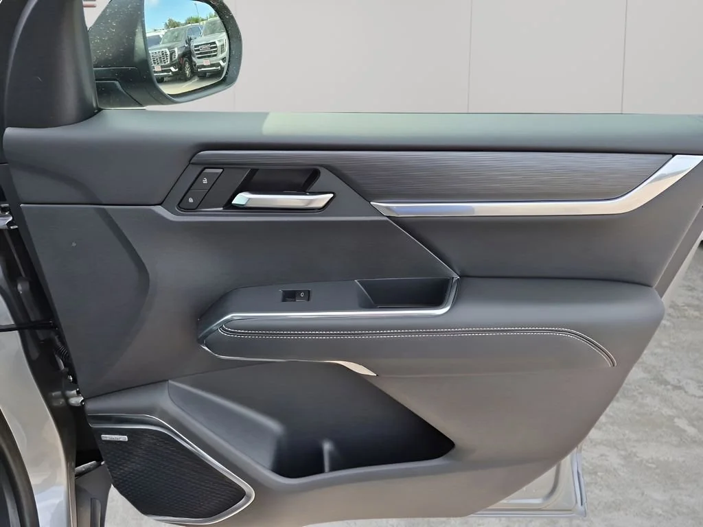 New 2026 Sterling Metallic GMC Elevation image 15