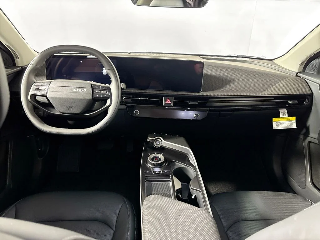 New 2026 Glacial White Pearl Kia WIND image 12