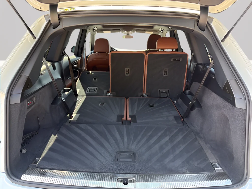 Used 2023  Audi 55 Premium image 38