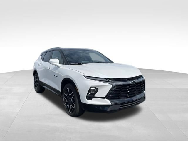Used 2023 Iridescent Pearl Tricoat Chevrolet RS image 7