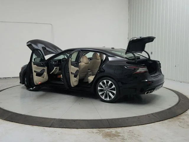 Used 2022 Black Nissan Platinum image 14