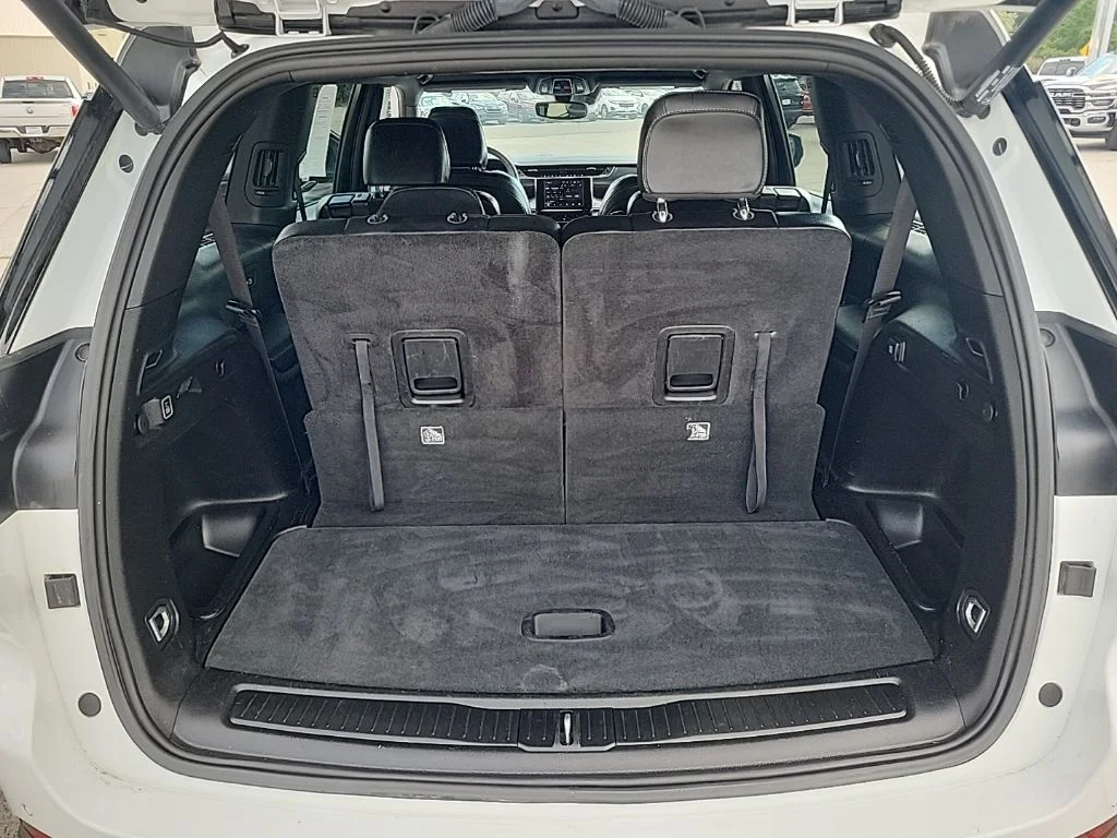 Used 2023 White Jeep Altitude image 17