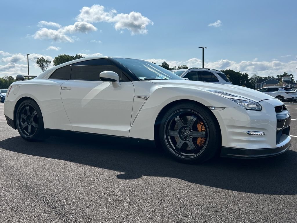 Used 2015 White Nissan Black Edition image 2