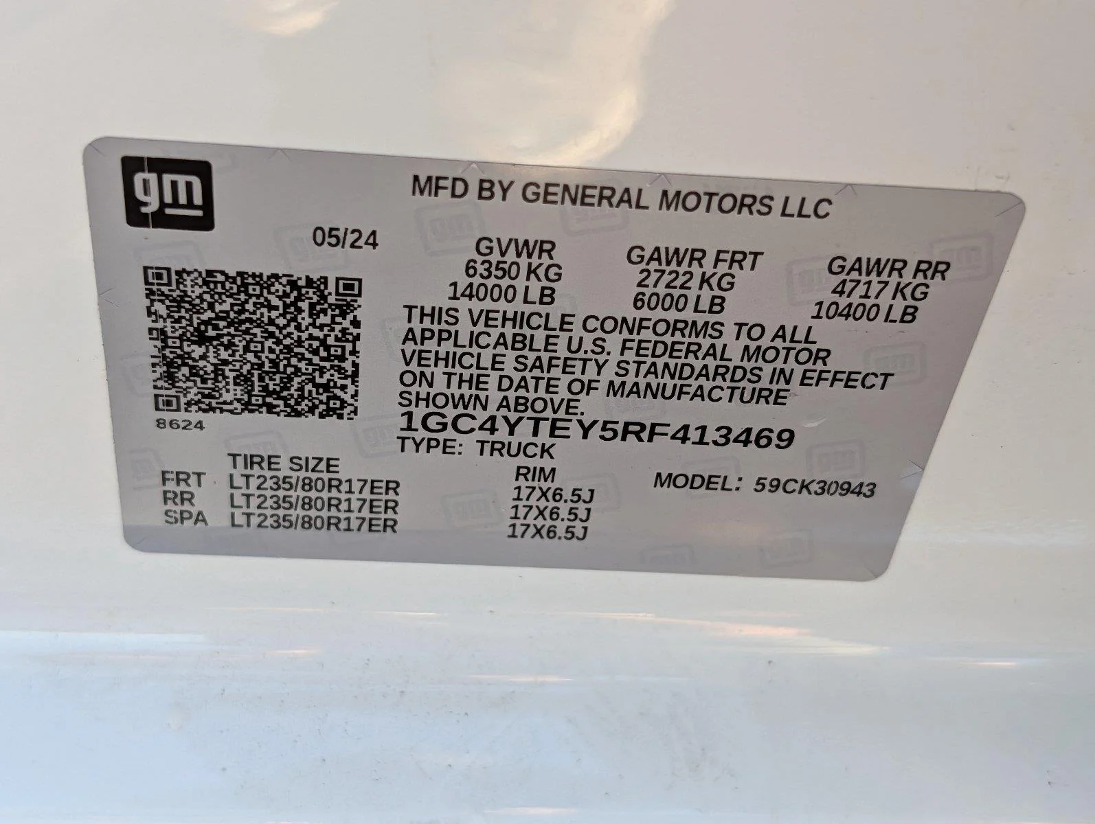 Used 2024 Summit White Chevrolet LT DRW image 39