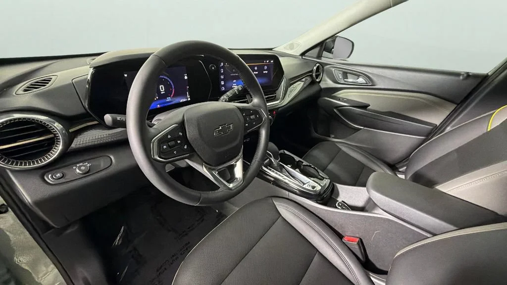 Used 2025 Cacti Green Chevrolet ACTIV image 18