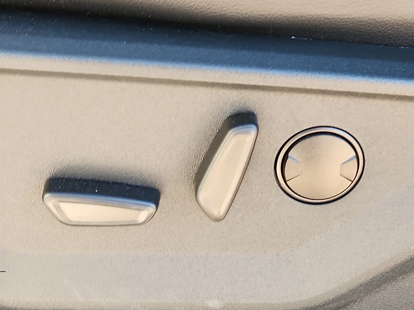 New 2026 Oxford White Ford Lariat image 16