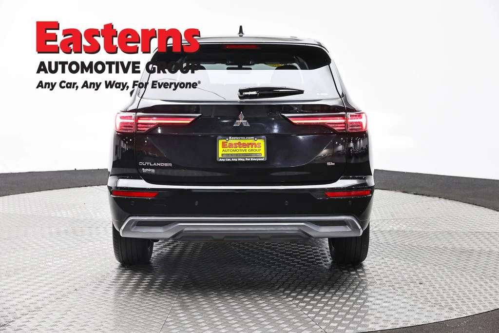 Used 2025 Black Mitsubishi SE image 6