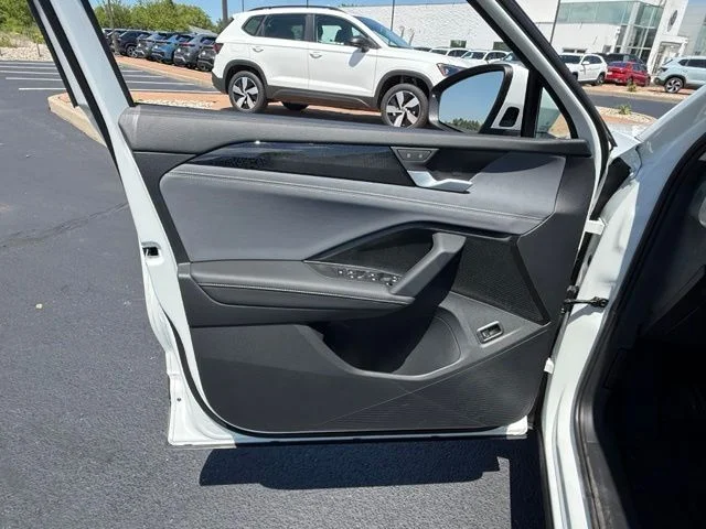 New 2026 White Volkswagen 2.0T SE image 19