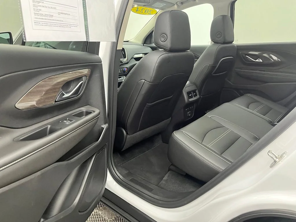 Used 2024 White GMC Denali image 39
