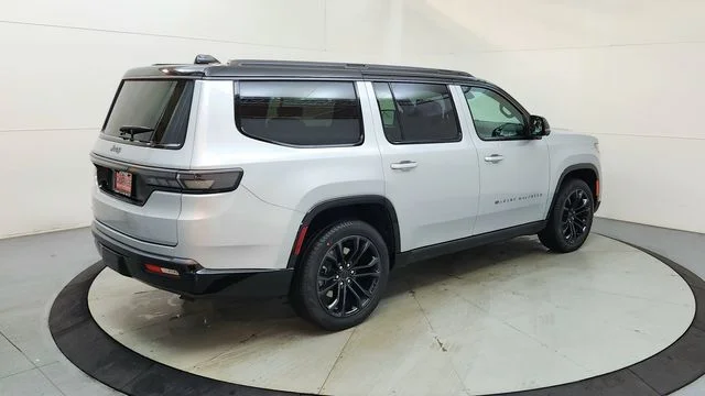 New 2026 Silver-Zynith Exterior Paint Jeep Summit Reserve image 10