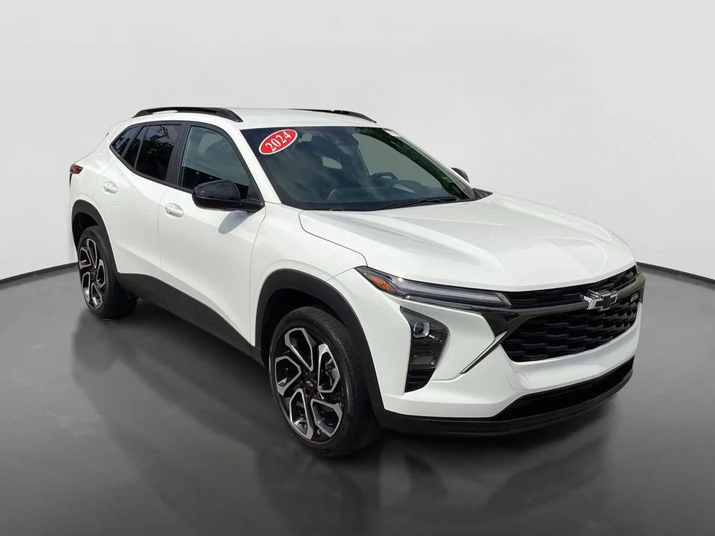Used 2024 Summit White Chevrolet 2RS image 3