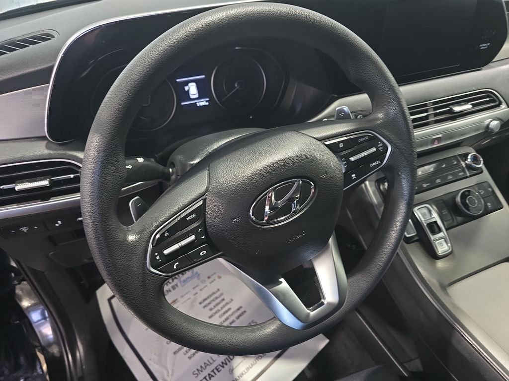 Used 2022 Black Hyundai SE image 16
