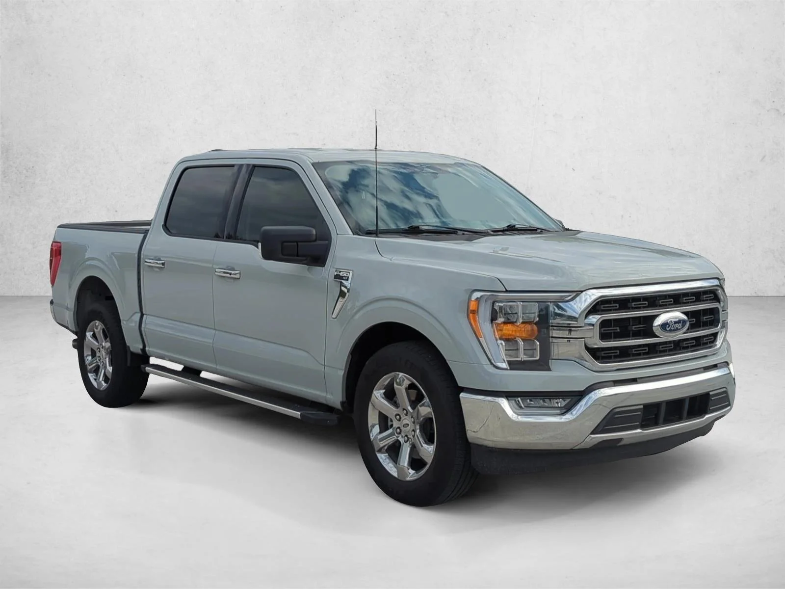 Used 2023 Avalanche Ford XLT image 3