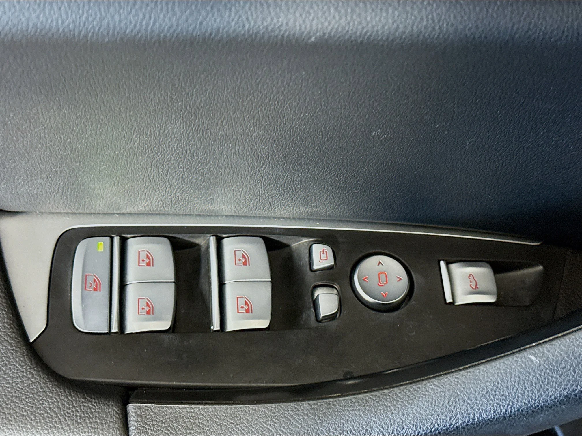 Used 2022 Black Sapphire Metallic BMW sDrive30i image 20