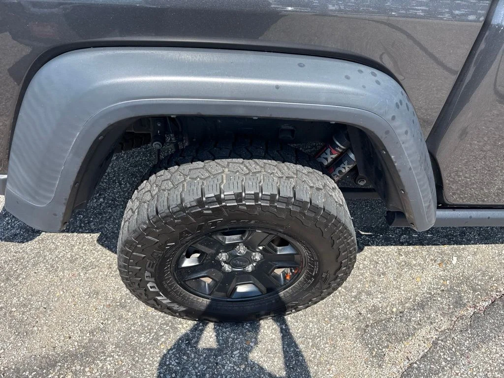 Used 2023 Gray Jeep Mojave image 10