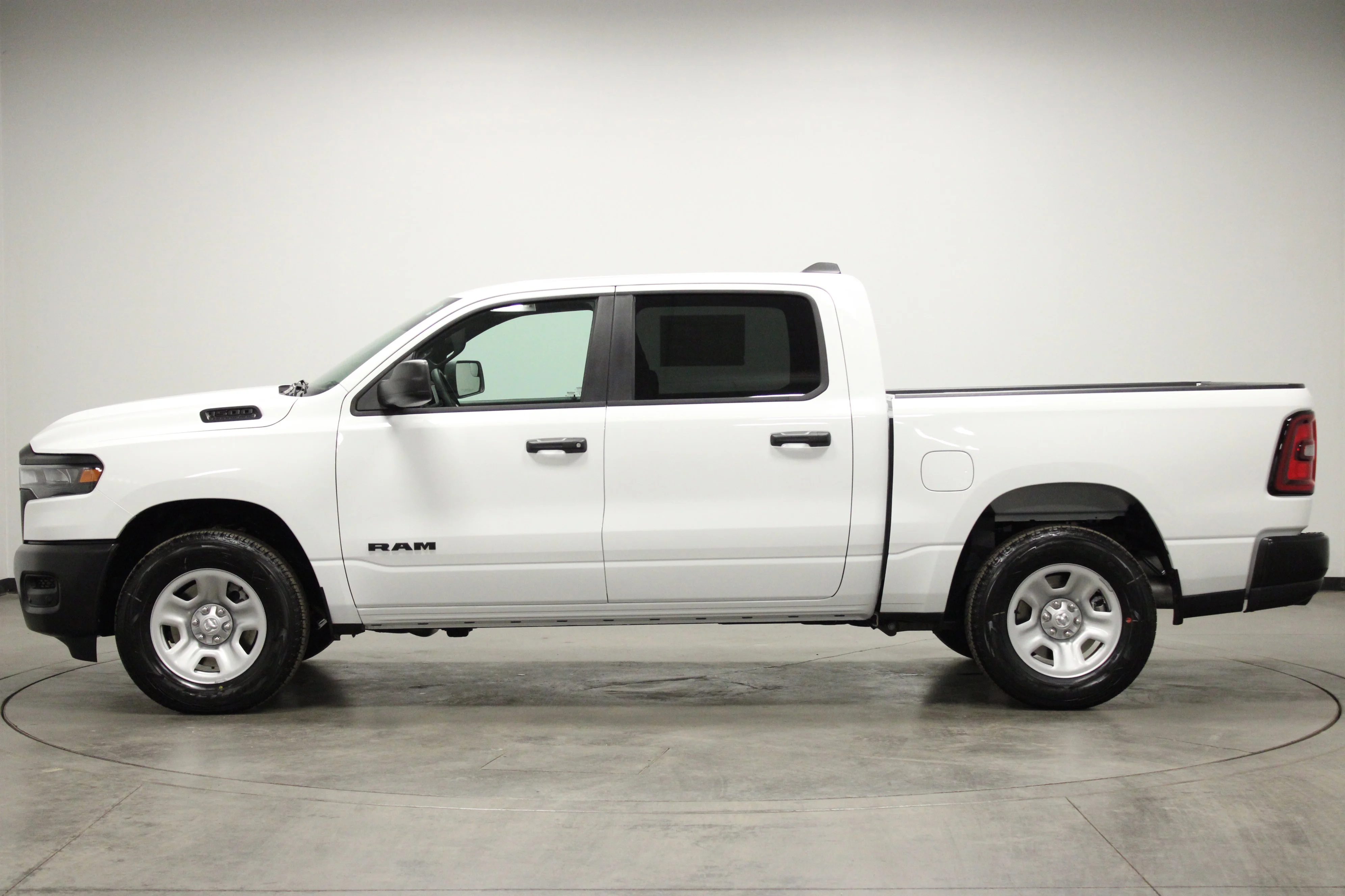 New 2026 Bright White Clear-Coat Exterior Paint RAM Tradesman image 5