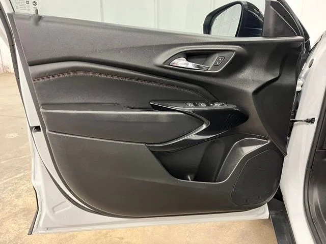 Used 2025 White Chevrolet 2RS image 18