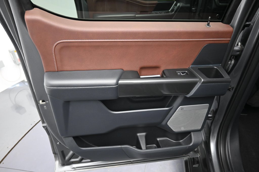Used 2023 Gray Metallic Ford Lariat image 25