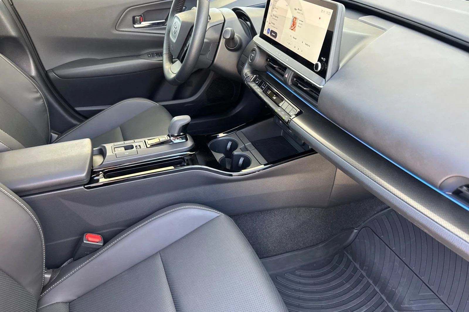Used 2025 Off-white Toyota Nightshade image 15