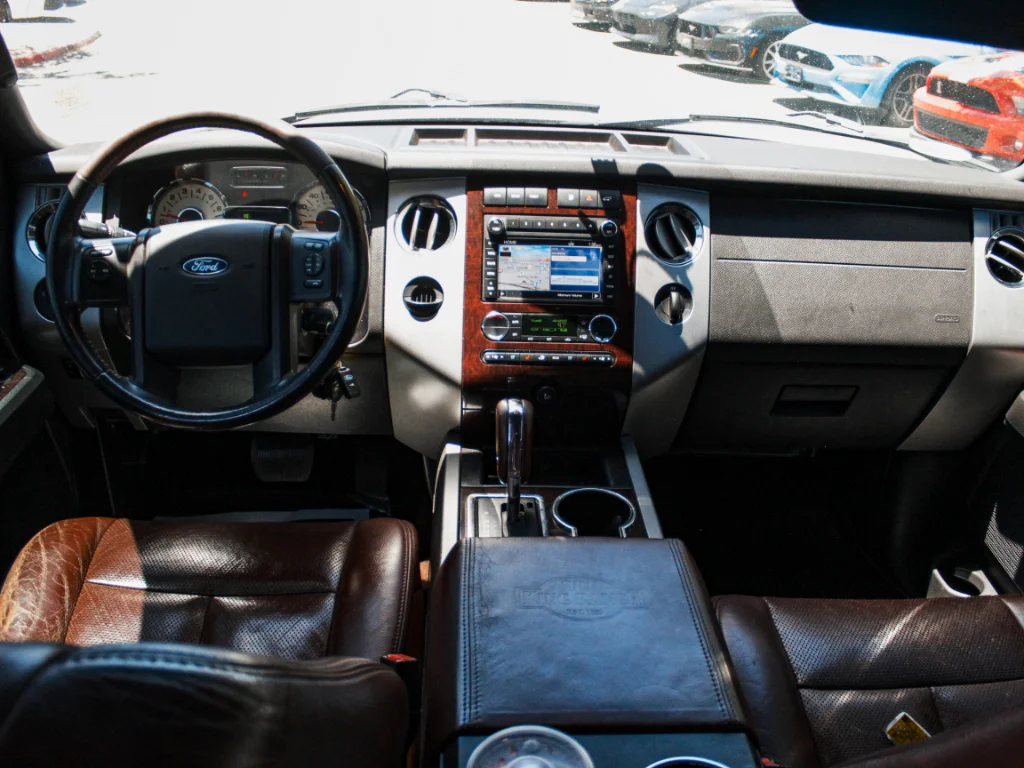 Used 2013 White Platinum Metallic Tri-Coat Ford King Ranch image 28