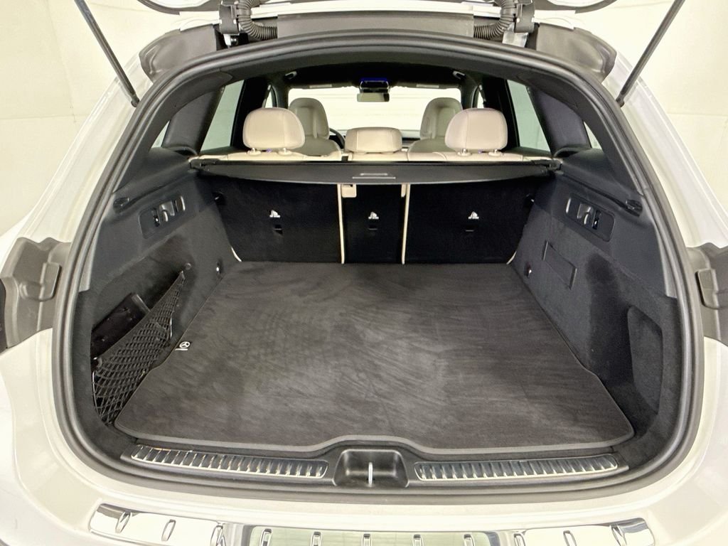 Used 2026 MANUFAKTUR Moonlight White Metallic Mercedes-Benz GLC 300 image 27