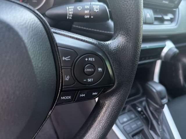 2021 Toyota RAV4 LE - Photo 17