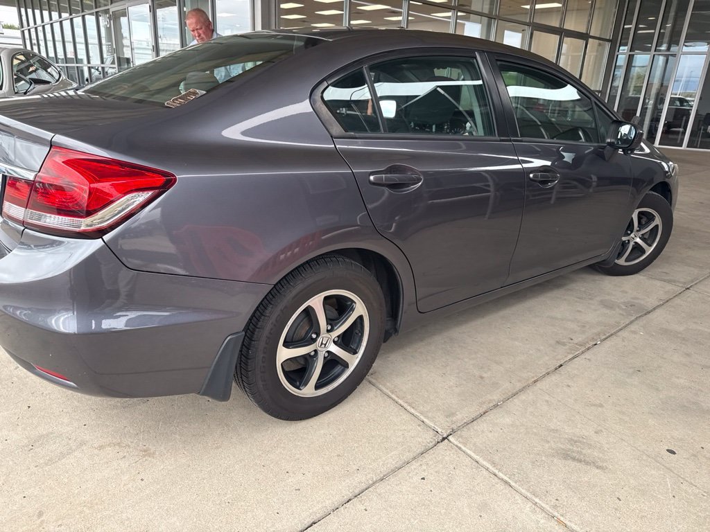 Used 2015  Honda SE image 3