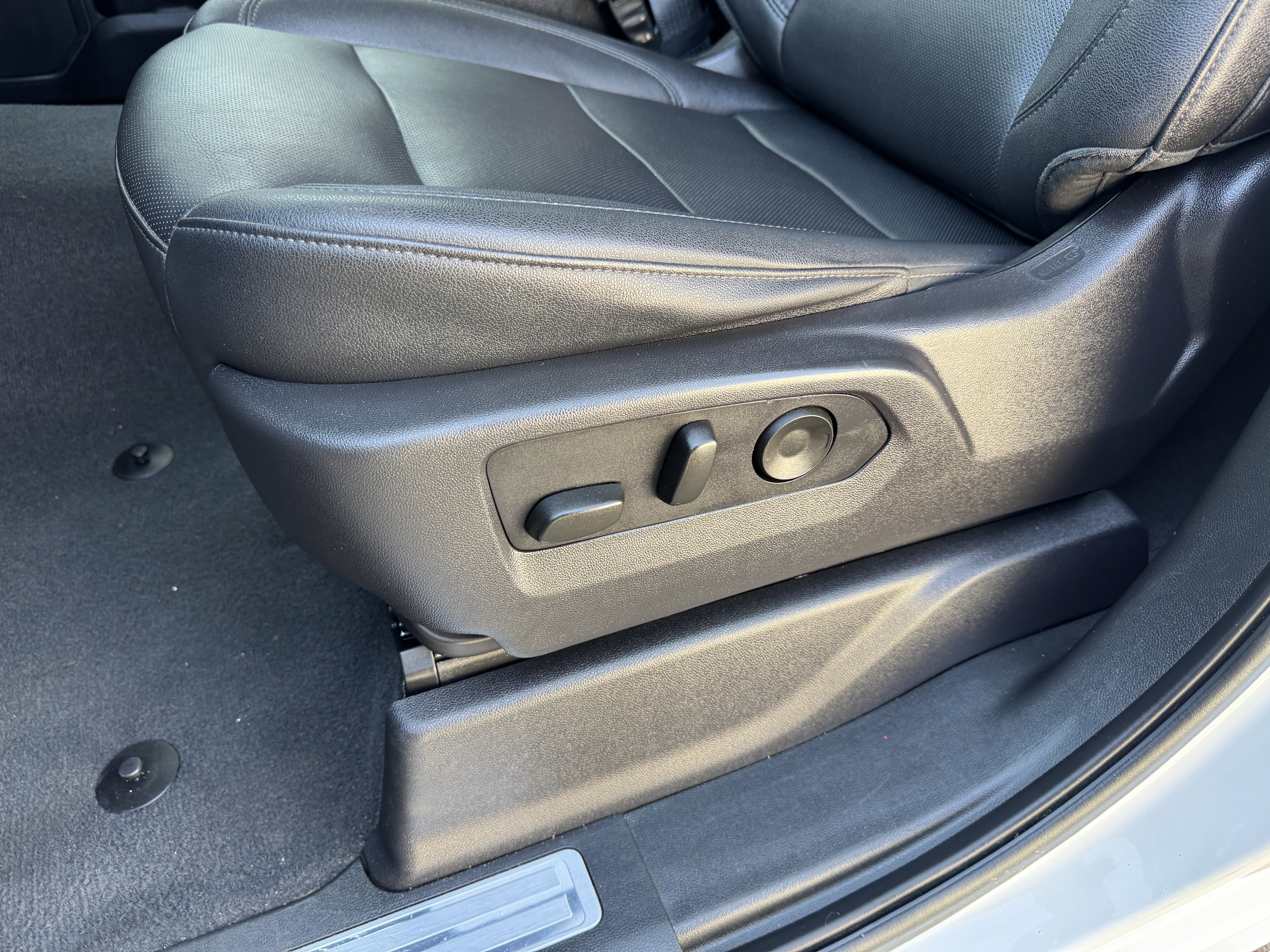 2024 GMC Sierra 1500 SLT - Photo 14