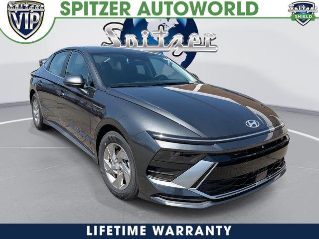 New 2026 Gray Hyundai SE image 1