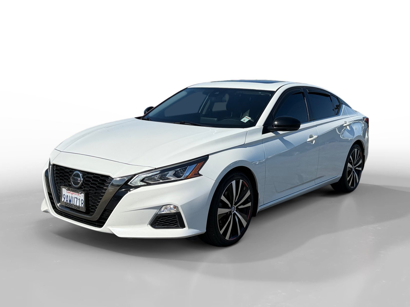Used 2022 Pearl White Tricoat NISSAN 2.0 SR image 1
