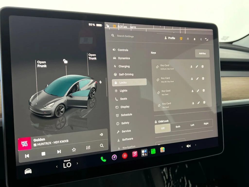 Used 2023  Tesla Base image 31
